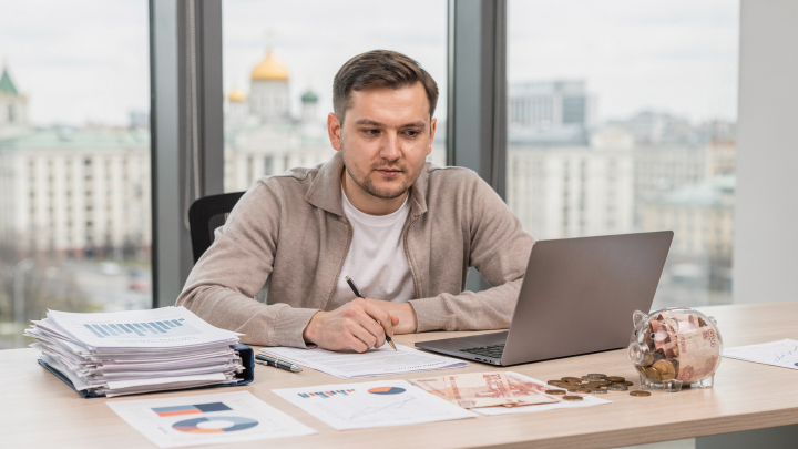 Как выбрать надёжного брокера для инвестиций: комиссии, сервис, защита